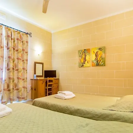 فندق مبيت وإفطار Al Faro *