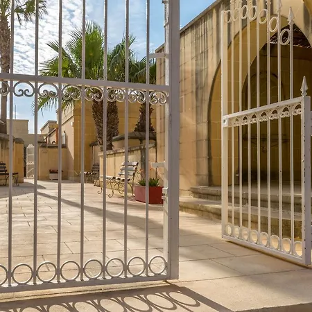 Al Faro فندق مبيت وإفطار *