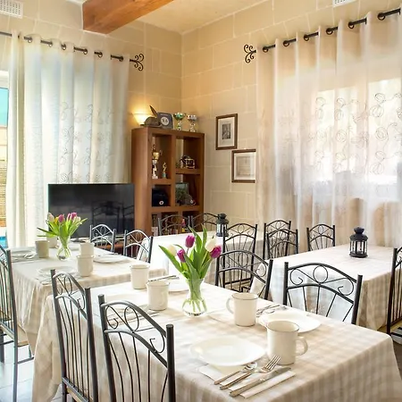 فندق مبيت وإفطار Al Faro *