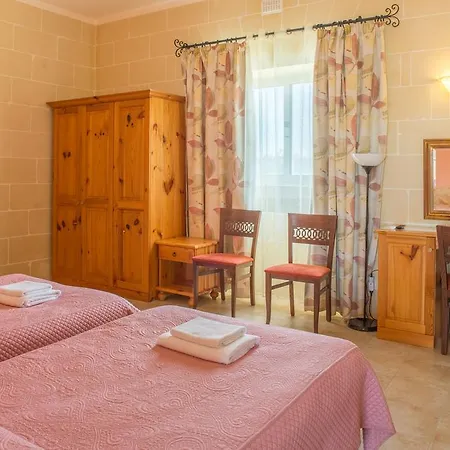 Al Faro فندق مبيت وإفطار *