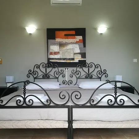 Al Faro Bed & Breakfast *