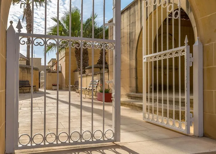 Al Faro Bed & Breakfast *