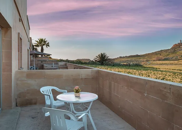 Al Faro Bed & Breakfast *