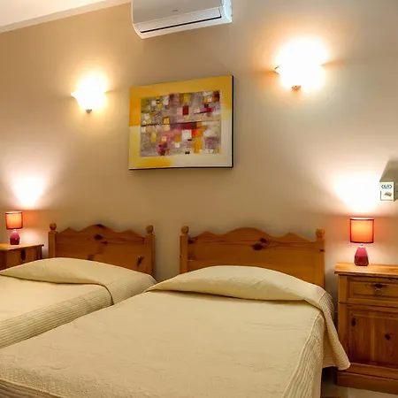 Al Faro Bed & Breakfast *