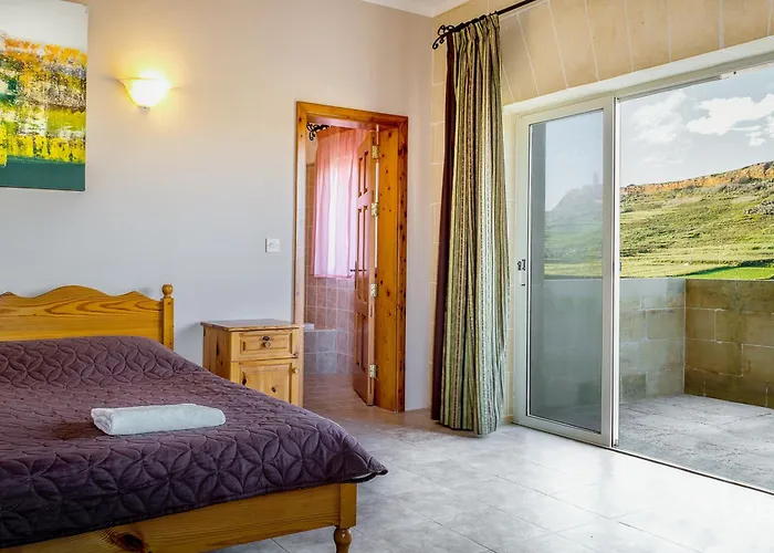 Al Faro Bed & Breakfast *